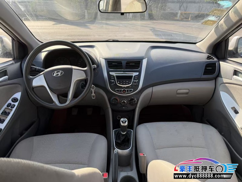 14年现代瑞纳轿车抵押车出售