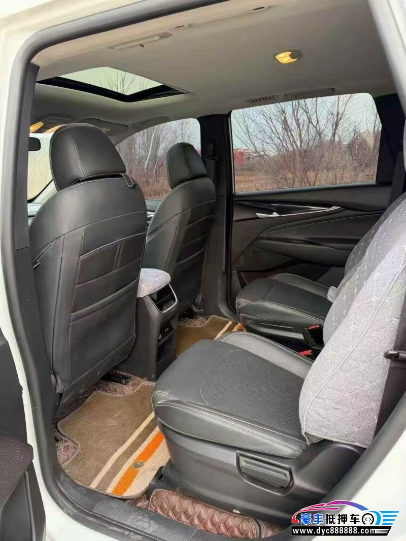 22年上汽大通G50轿车抵押车出售