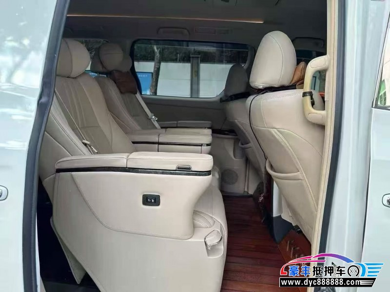 14年丰田埃尔法轿车抵押车出售