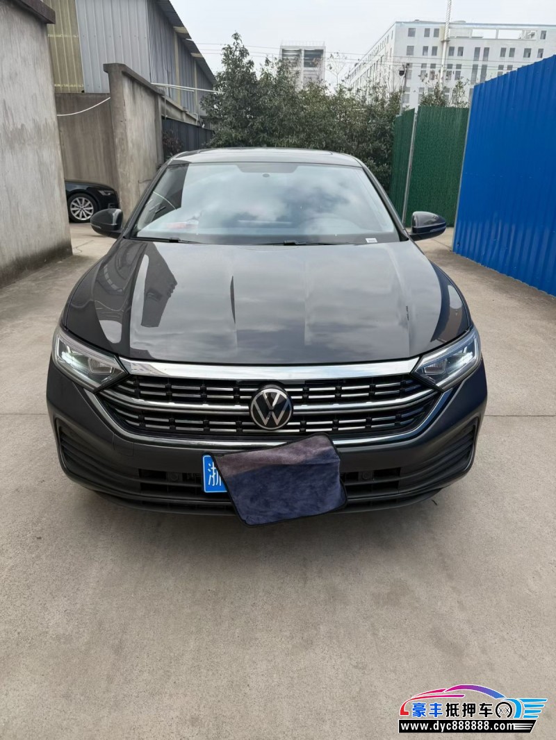 25年大众速腾轿车抵押车出售