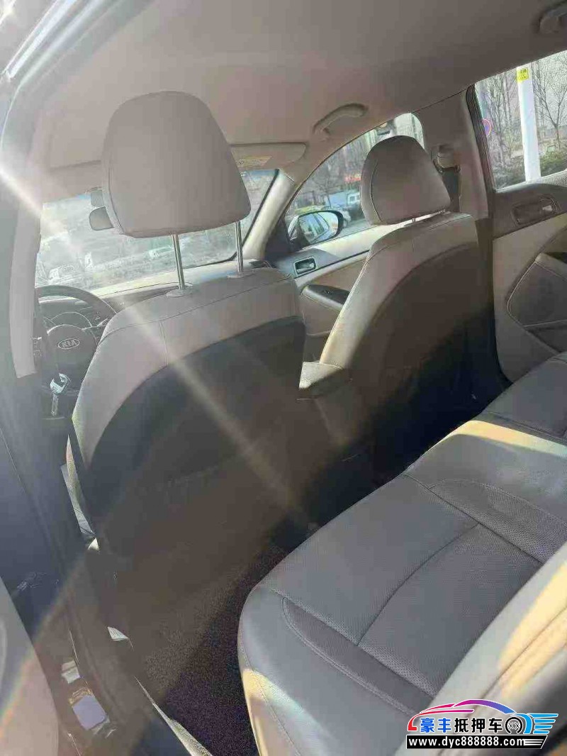 16年起亚K5轿车抵押车出售