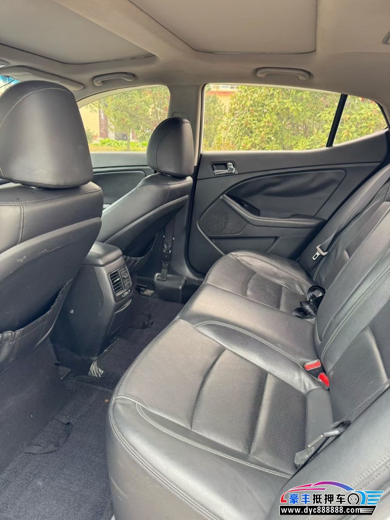 14年起亚K5轿车抵押车出售