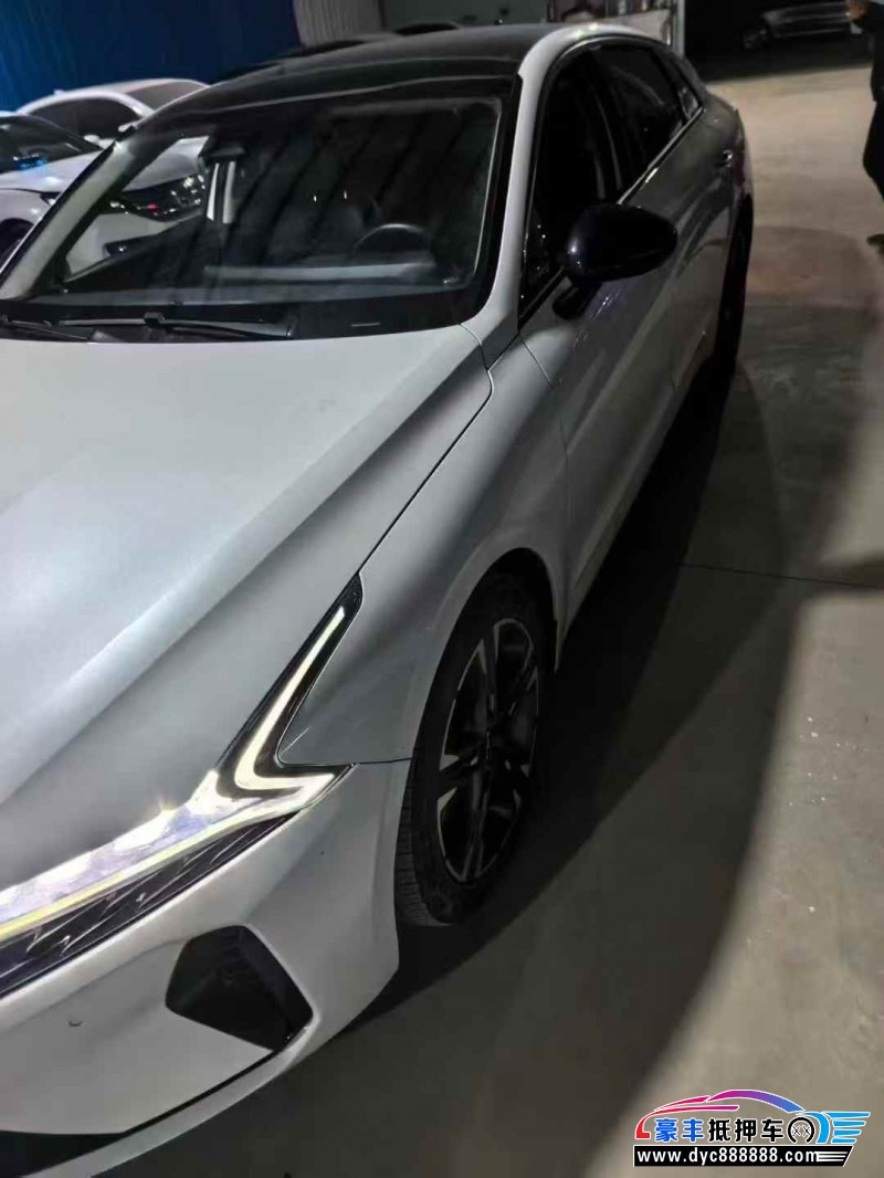 22年起亚K5轿车抵押车出售