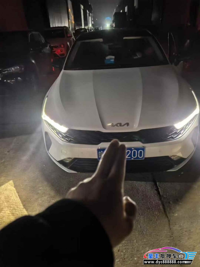 22年起亚K5轿车抵押车出售