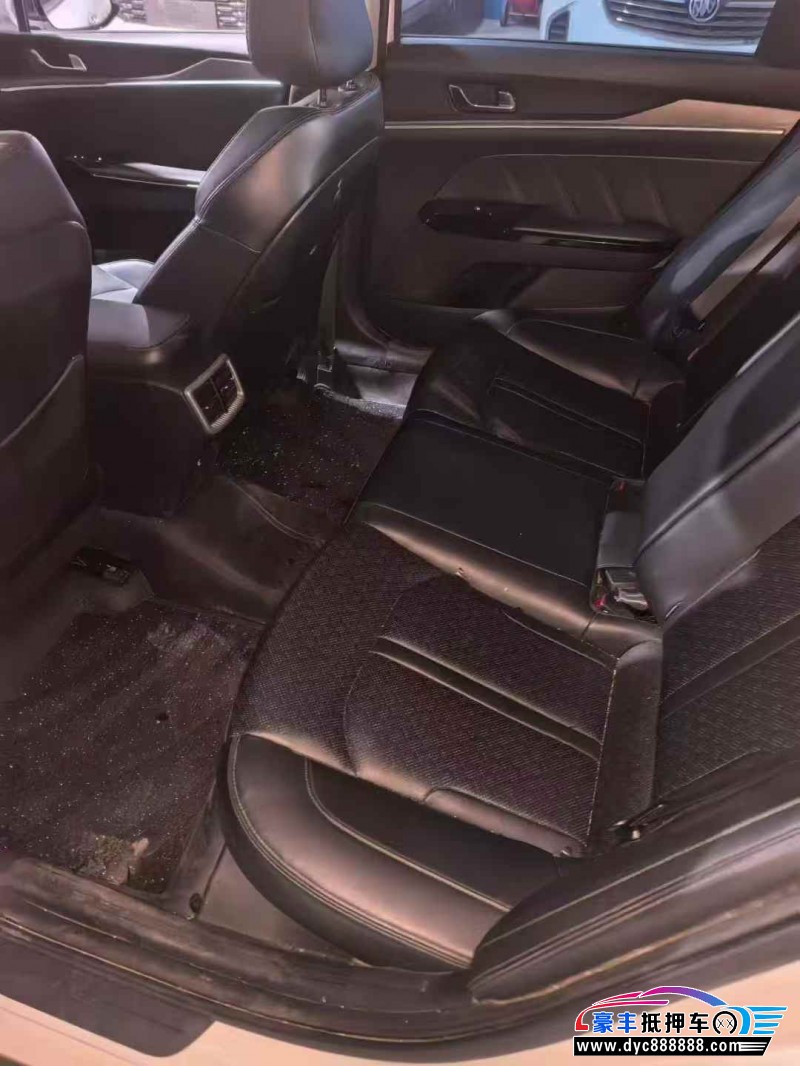 22年起亚K5轿车抵押车出售