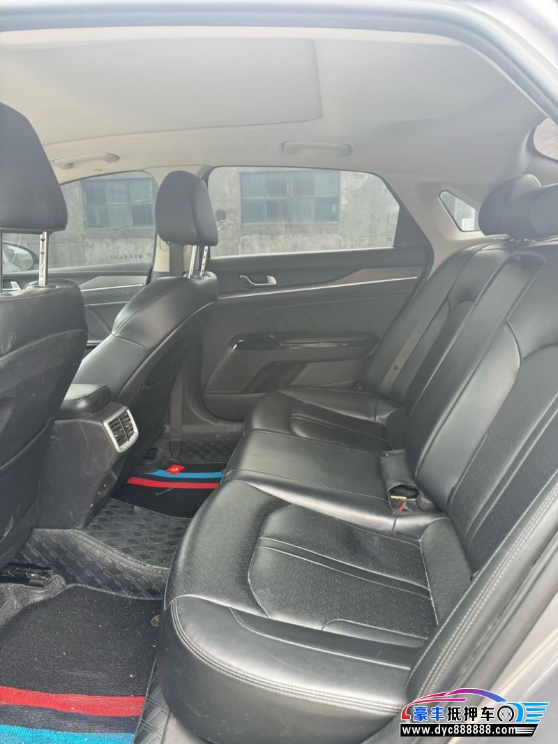 22年起亚K5轿车抵押车出售