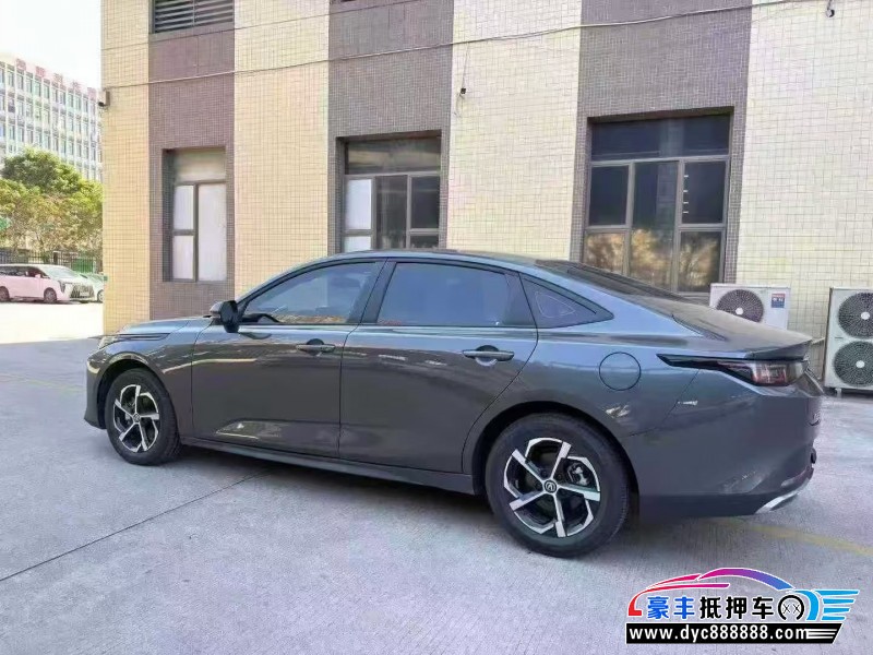 25年长安逸动轿车抵押车出售