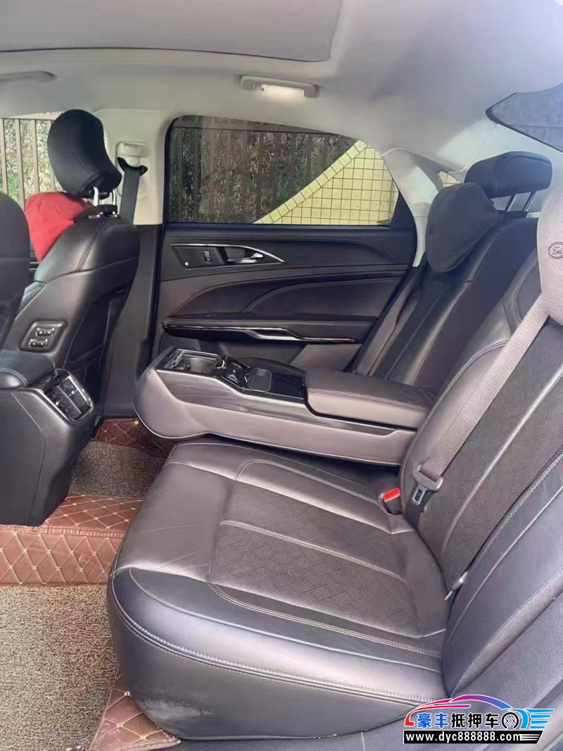 20年福特金牛座轿车抵押车出售