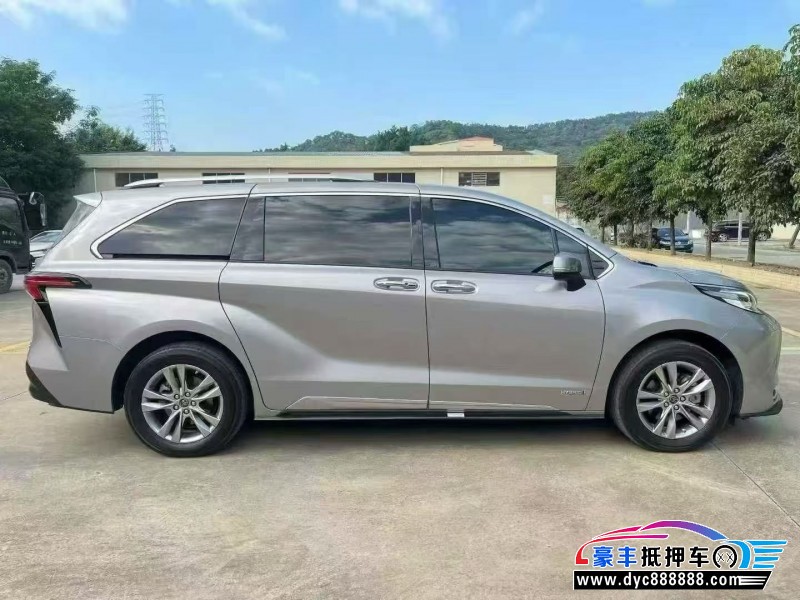 22年丰田塞纳轿车抵押车出售