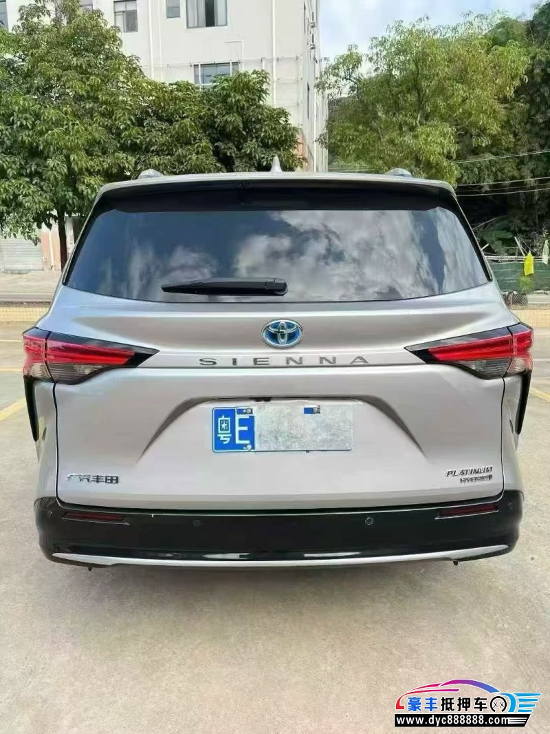 22年丰田塞纳轿车抵押车出售