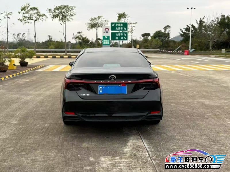 25年丰田亚洲龙轿车抵押车出售