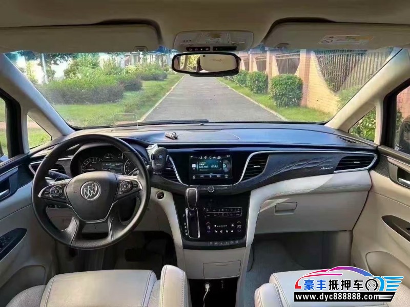 17年别克GL8轿车抵押车出售