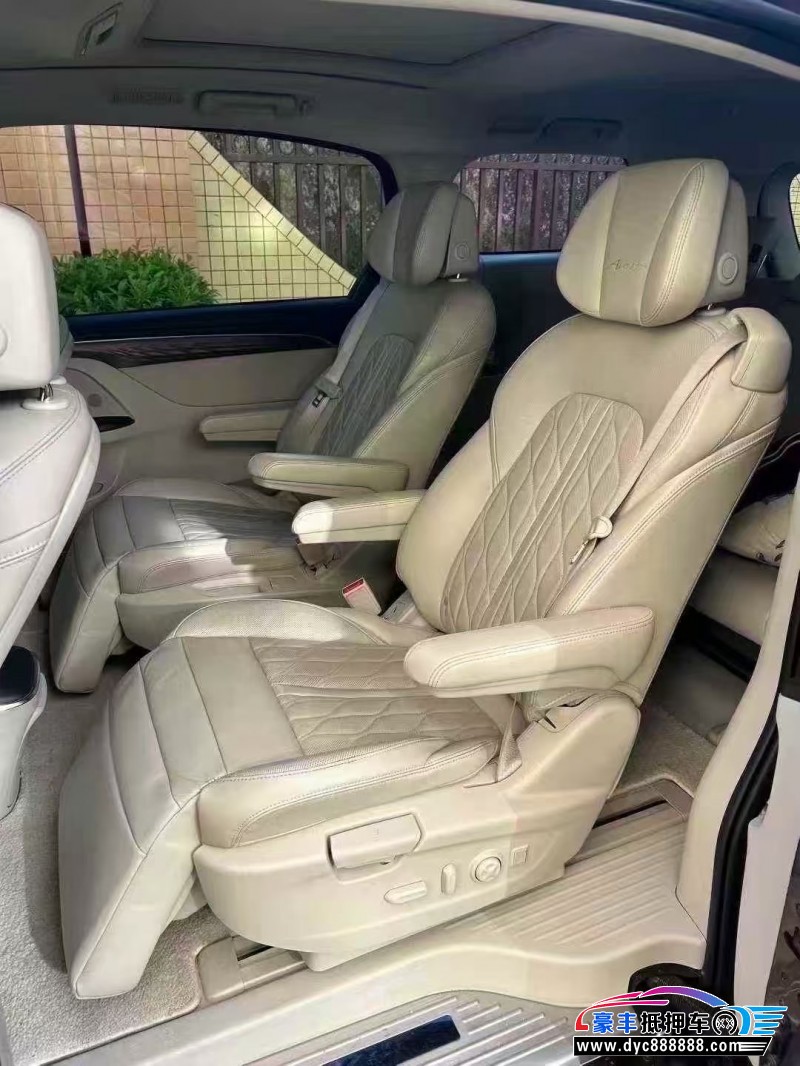 17年别克GL8轿车抵押车出售