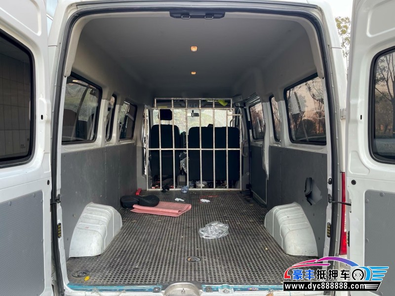 24年上汽大通V80轿车抵押车出售