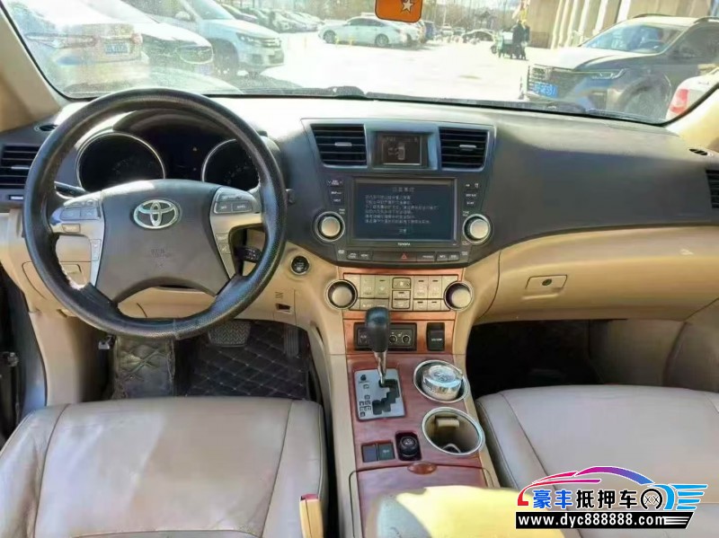 10年丰田汉兰达轿车抵押车出售