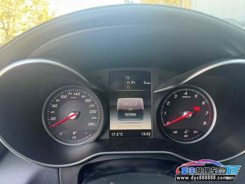 17年奔驰C级轿车抵押车出售