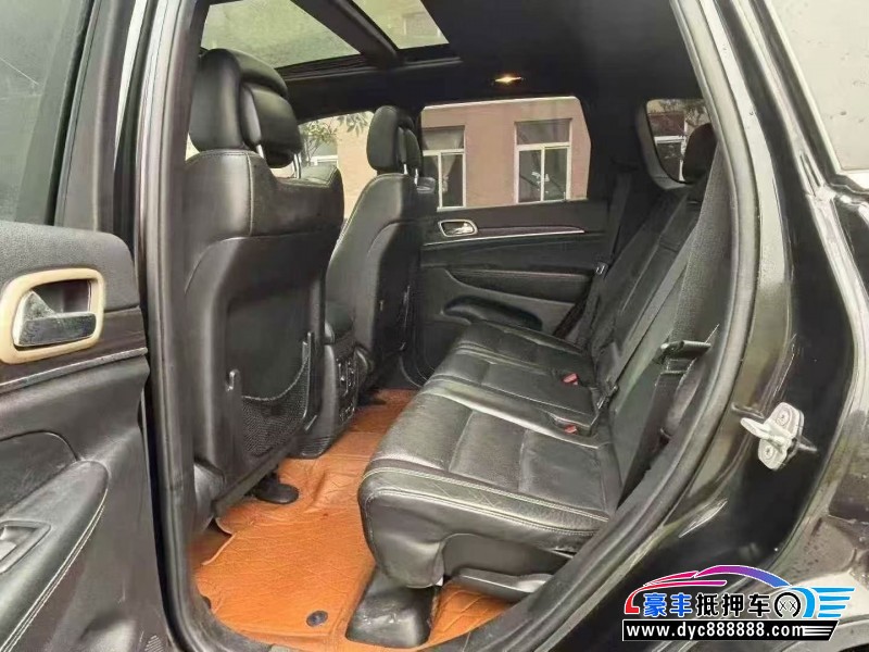 14年Jeep大切诺基轿车抵押车出售