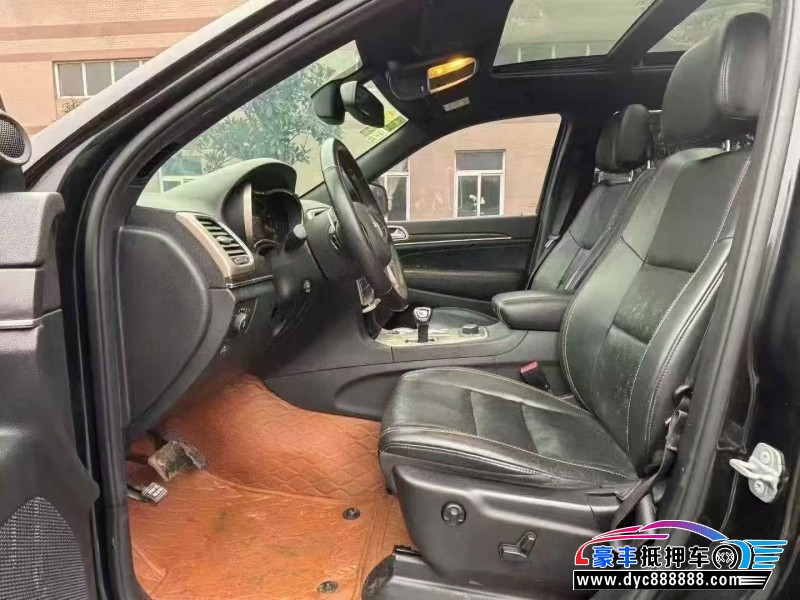 14年Jeep大切诺基轿车抵押车出售