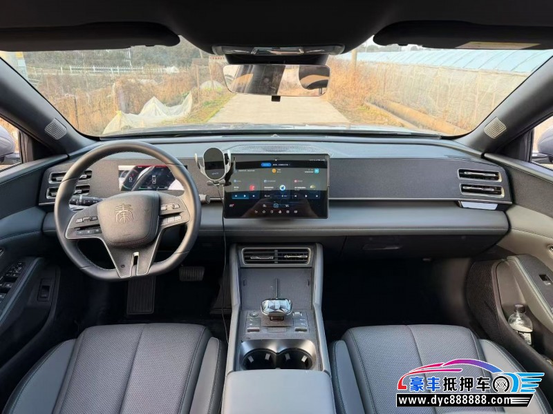 25年比亚迪秦轿车抵押车出售