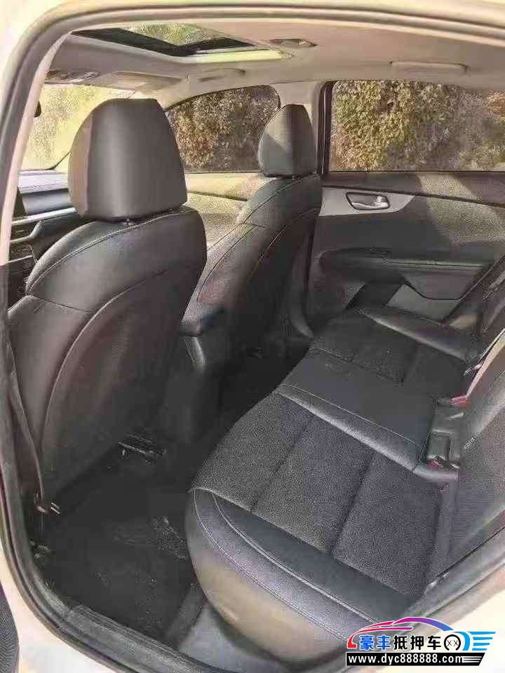 21年起亚K3轿车抵押车出售