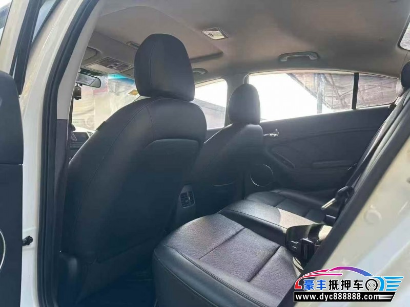 15年起亚K3轿车抵押车出售