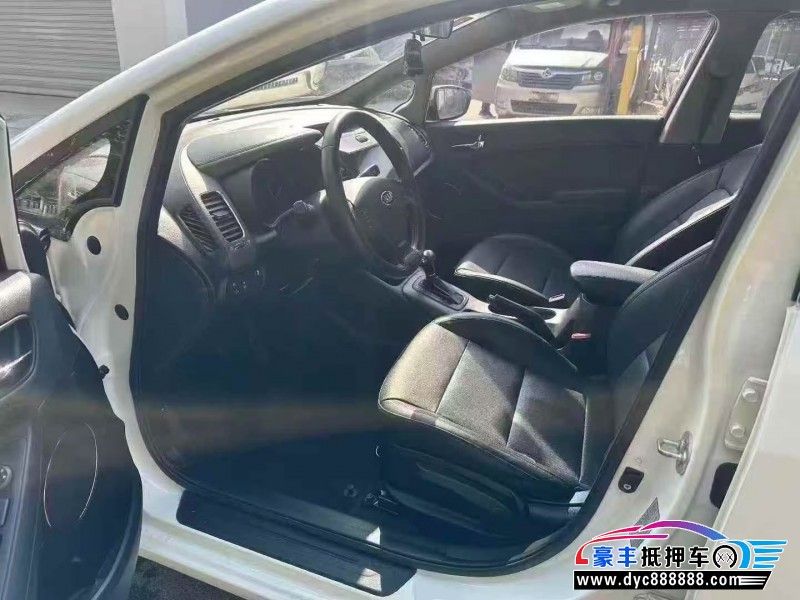 15年起亚K3轿车抵押车出售