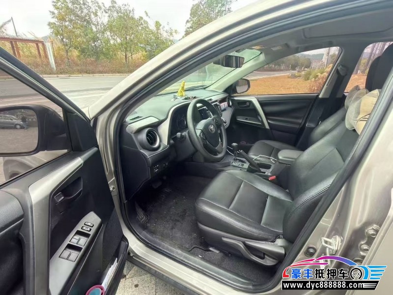 19年丰田RAV4轿车抵押车出售