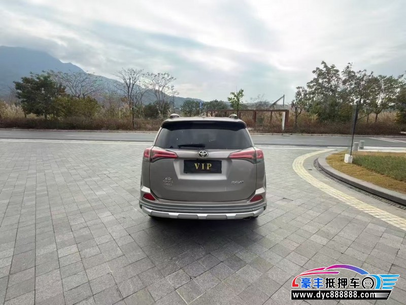 19年丰田RAV4轿车抵押车出售