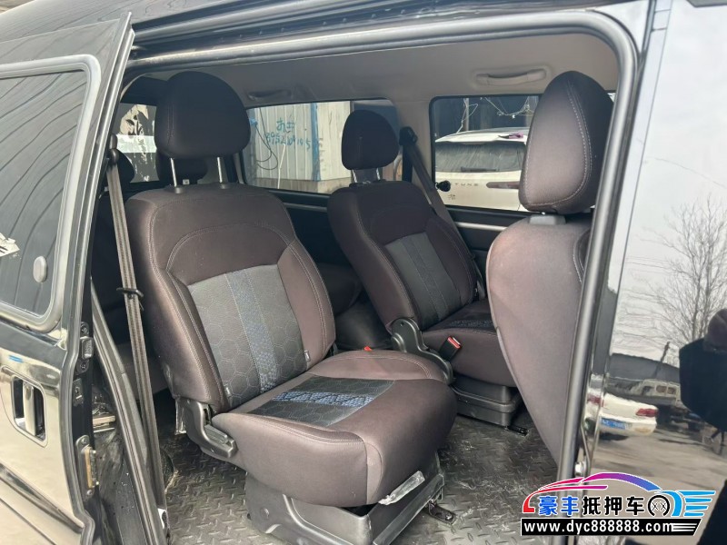 25年东风风行菱智轿车抵押车出售