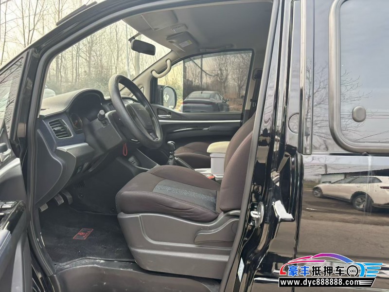 25年东风风行菱智轿车抵押车出售