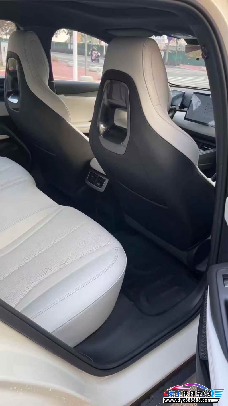 25年比亚迪海豹轿车抵押车出售