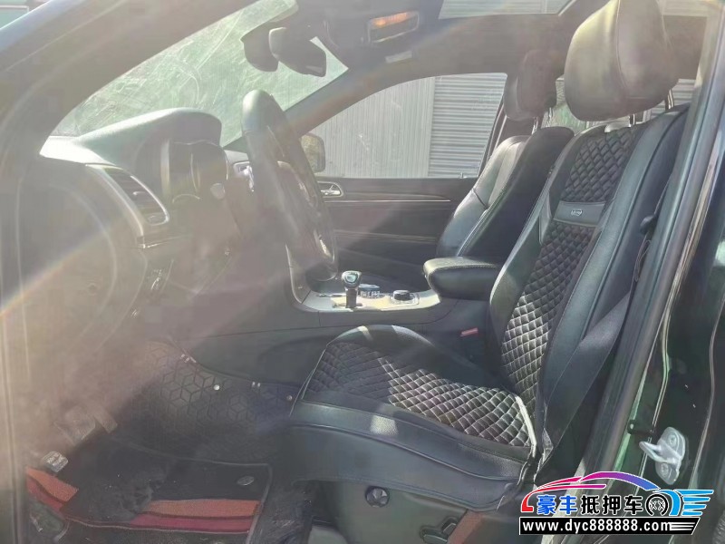 15年Jeep大切诺基轿车抵押车出售