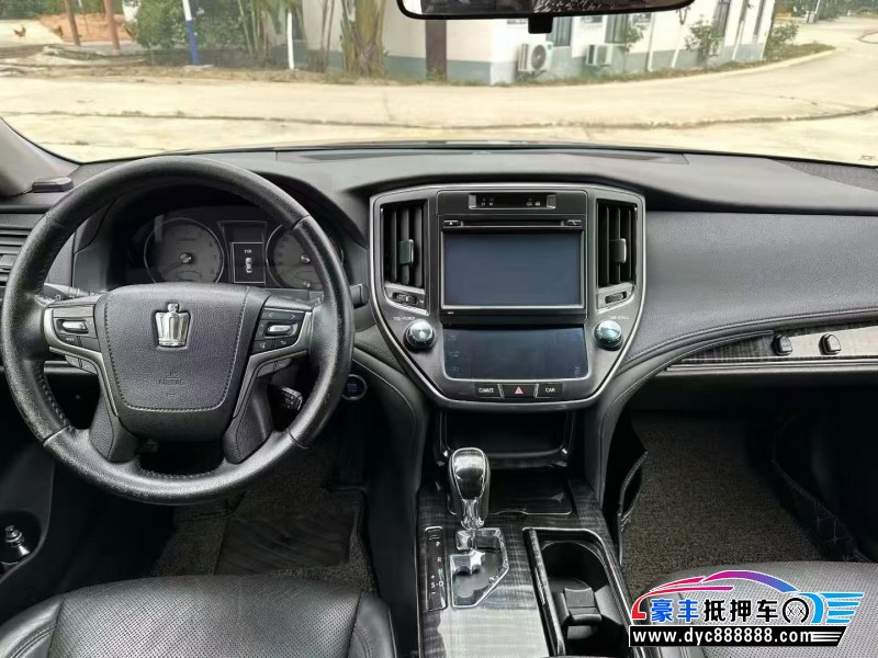 16年丰田皇冠轿车抵押车出售