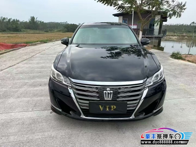 抵押车出售16年丰田皇冠轿车