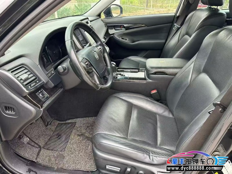 16年丰田皇冠轿车抵押车出售