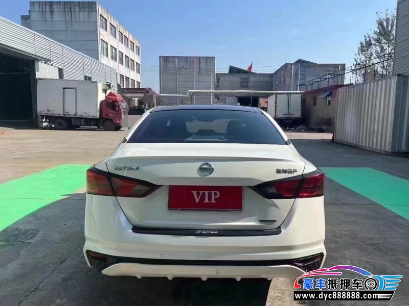 22年日产天籁轿车抵押车出售