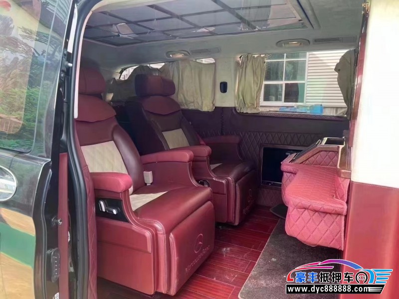 17年奔驰威霆轿车抵押车出售