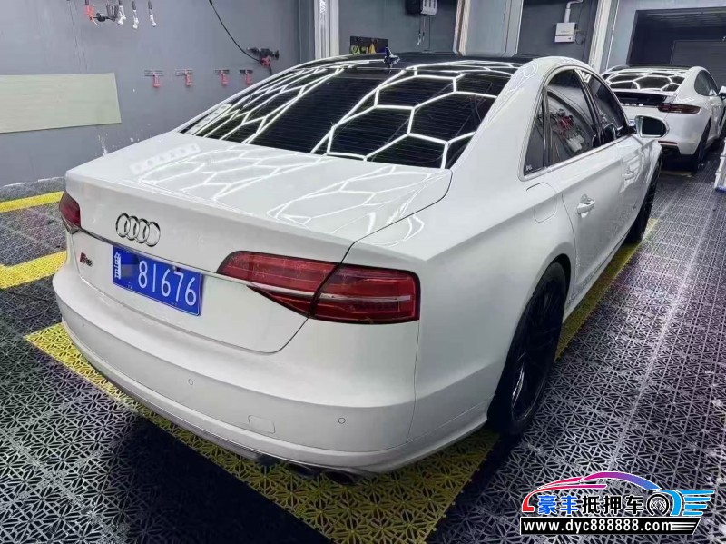 14年奥迪S8轿车抵押车出售