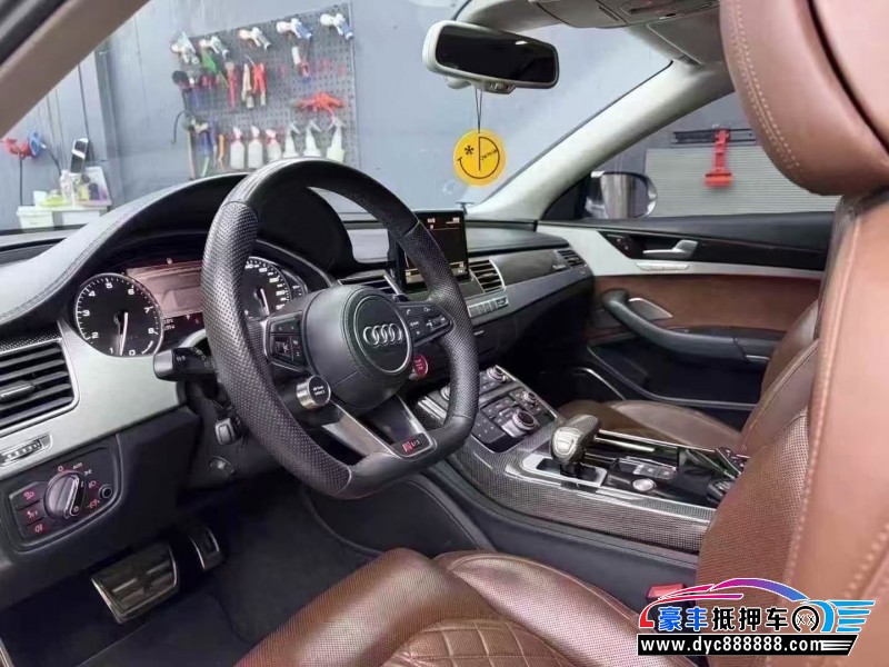 14年奥迪S8轿车抵押车出售