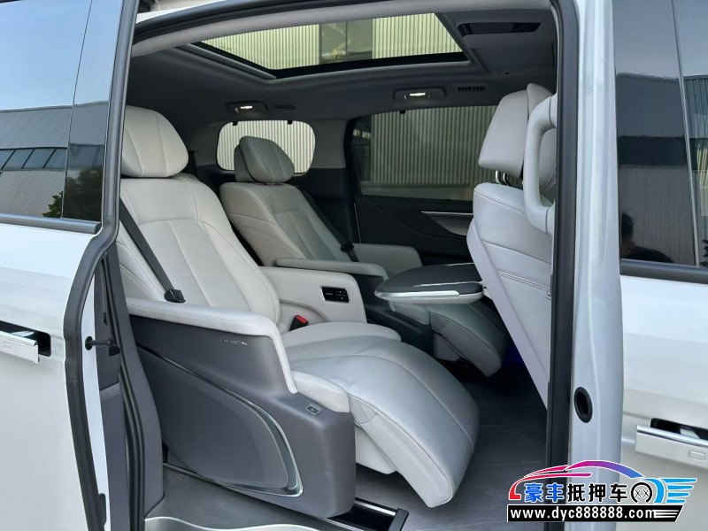 25年别克GL8轿车抵押车出售