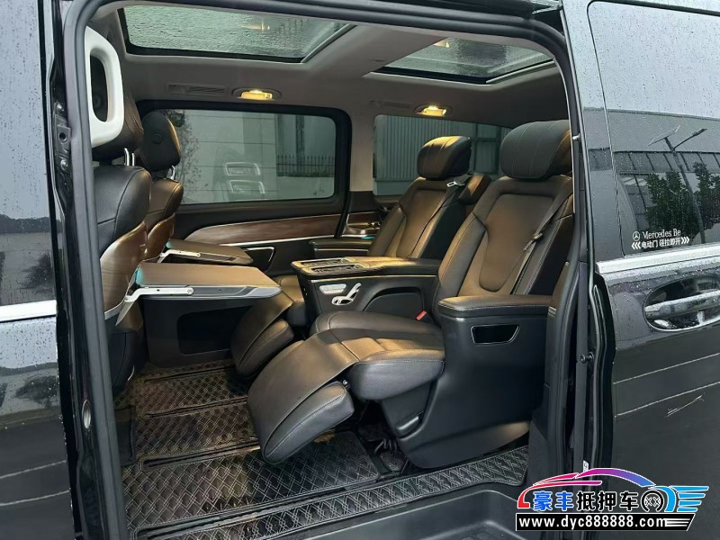 21年奔驰V轿车抵押车出售