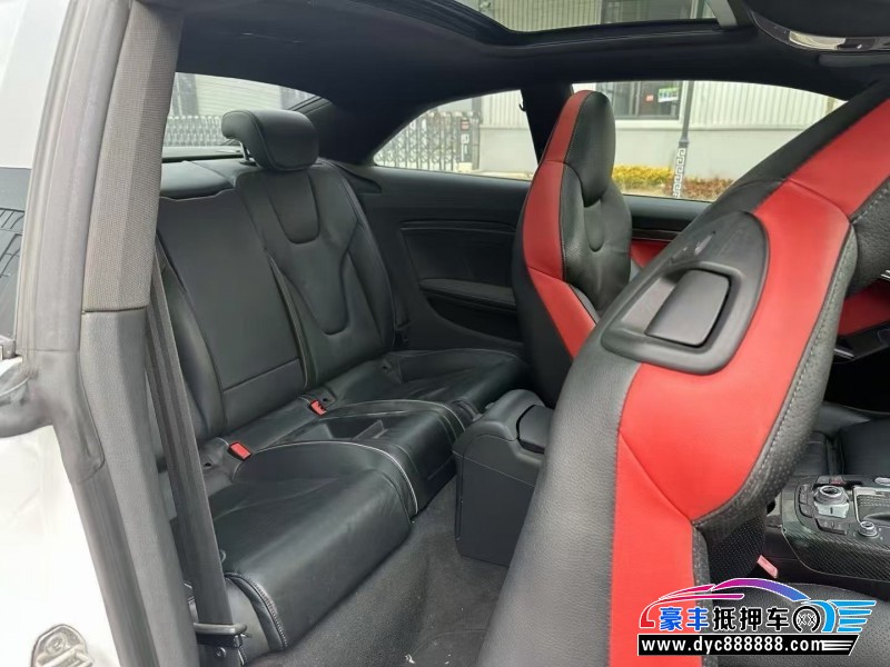 15年奥迪RS 5轿车抵押车出售