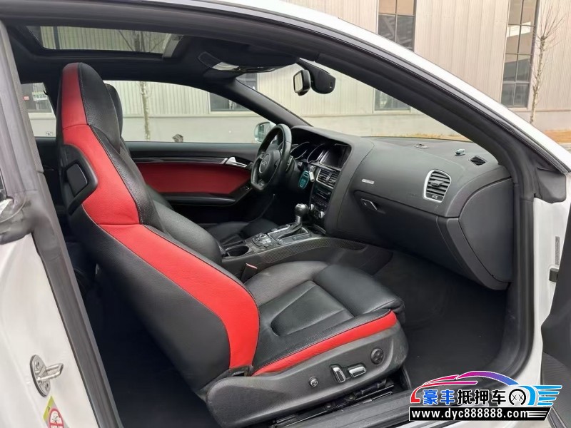 15年奥迪RS 5轿车抵押车出售