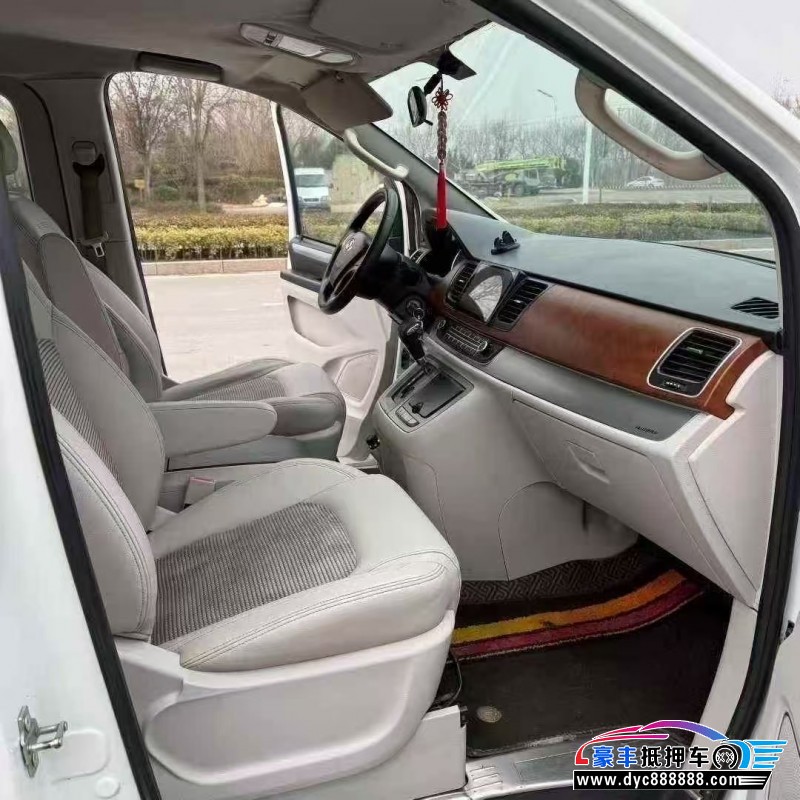 17年上汽大通G10轿车抵押车出售