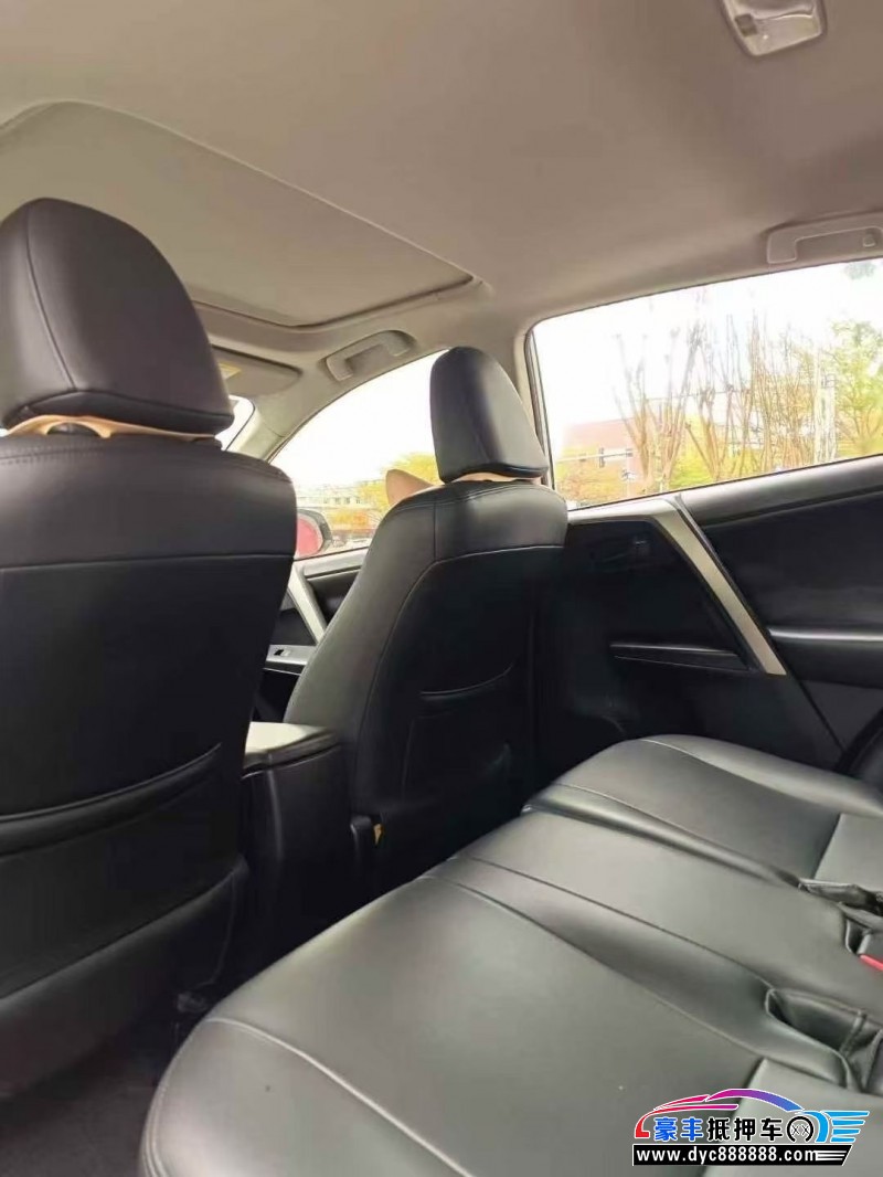 19年丰田RAV4轿车抵押车出售