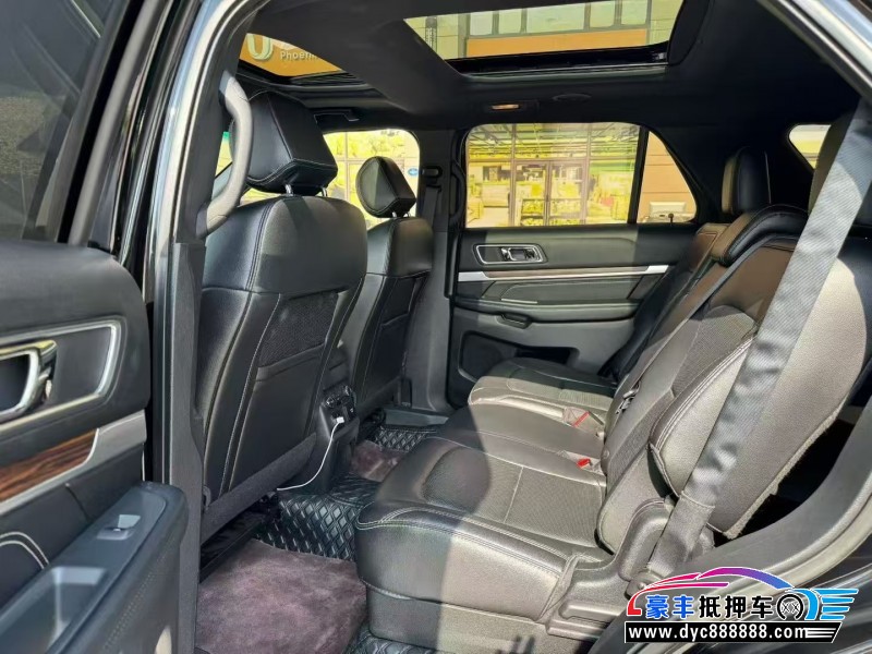 17年福特探险者轿车抵押车出售