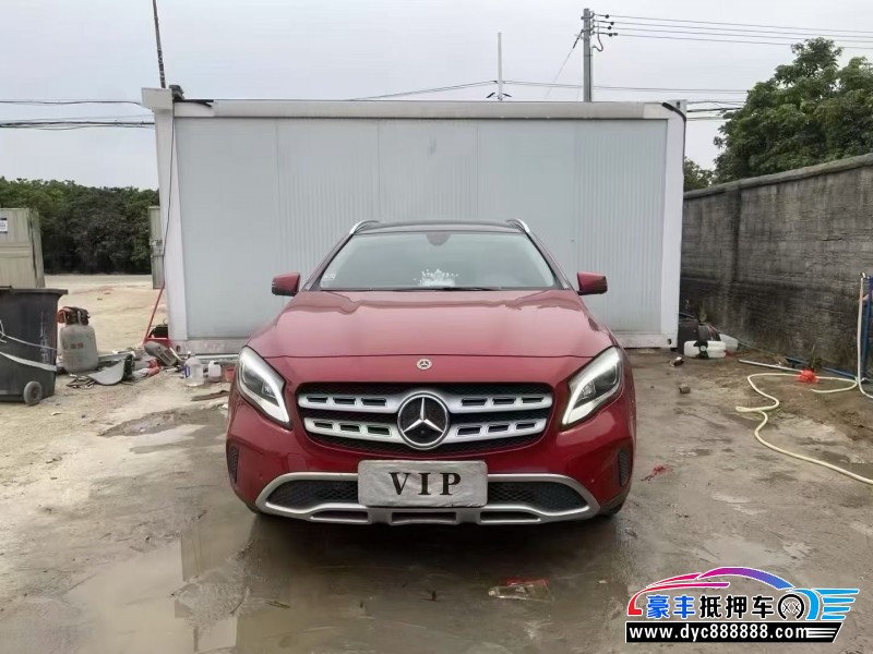 抵押车出售18年奔驰GLA轿车