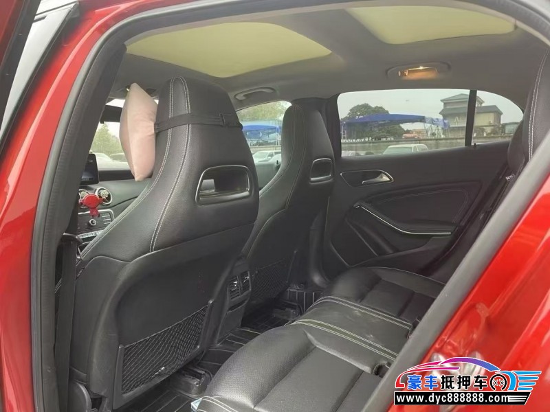 18年奔驰GLA轿车抵押车出售