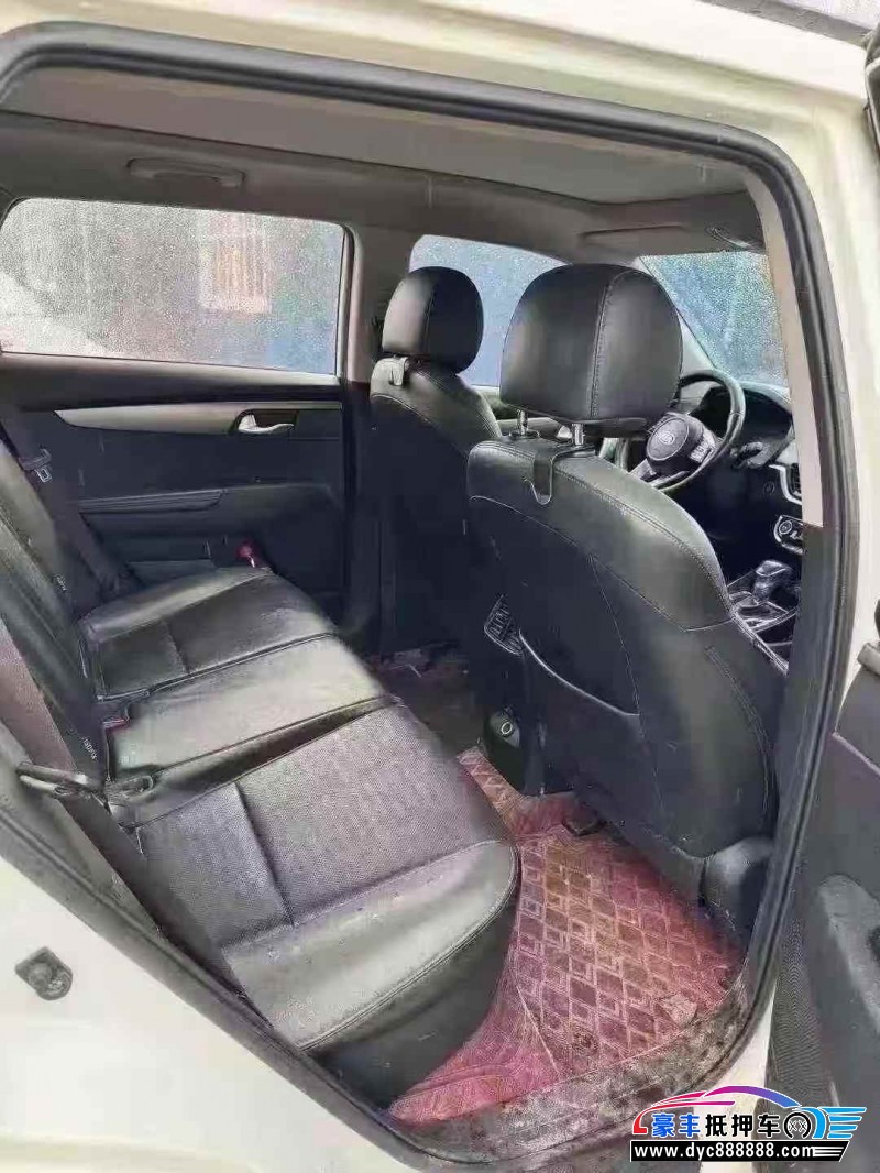 18年起亚智跑轿车抵押车出售