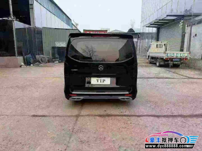 22年奔驰威霆轿车抵押车出售